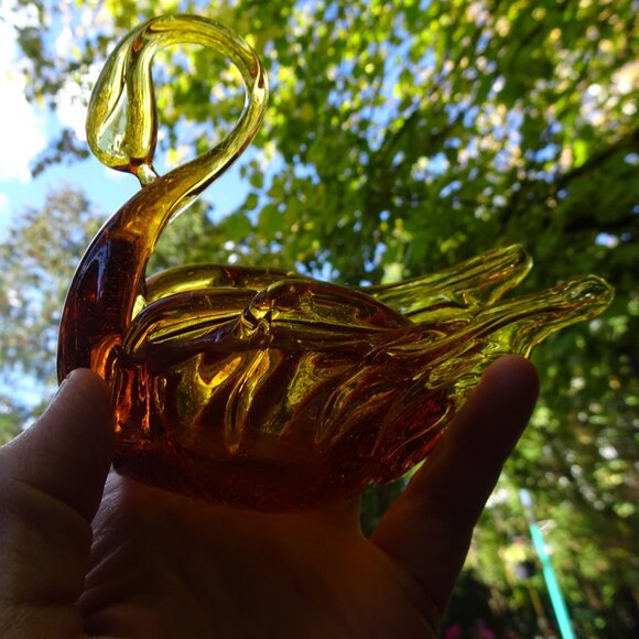 Chalet Glass Amber Swan Dish - Picture 9 of 9